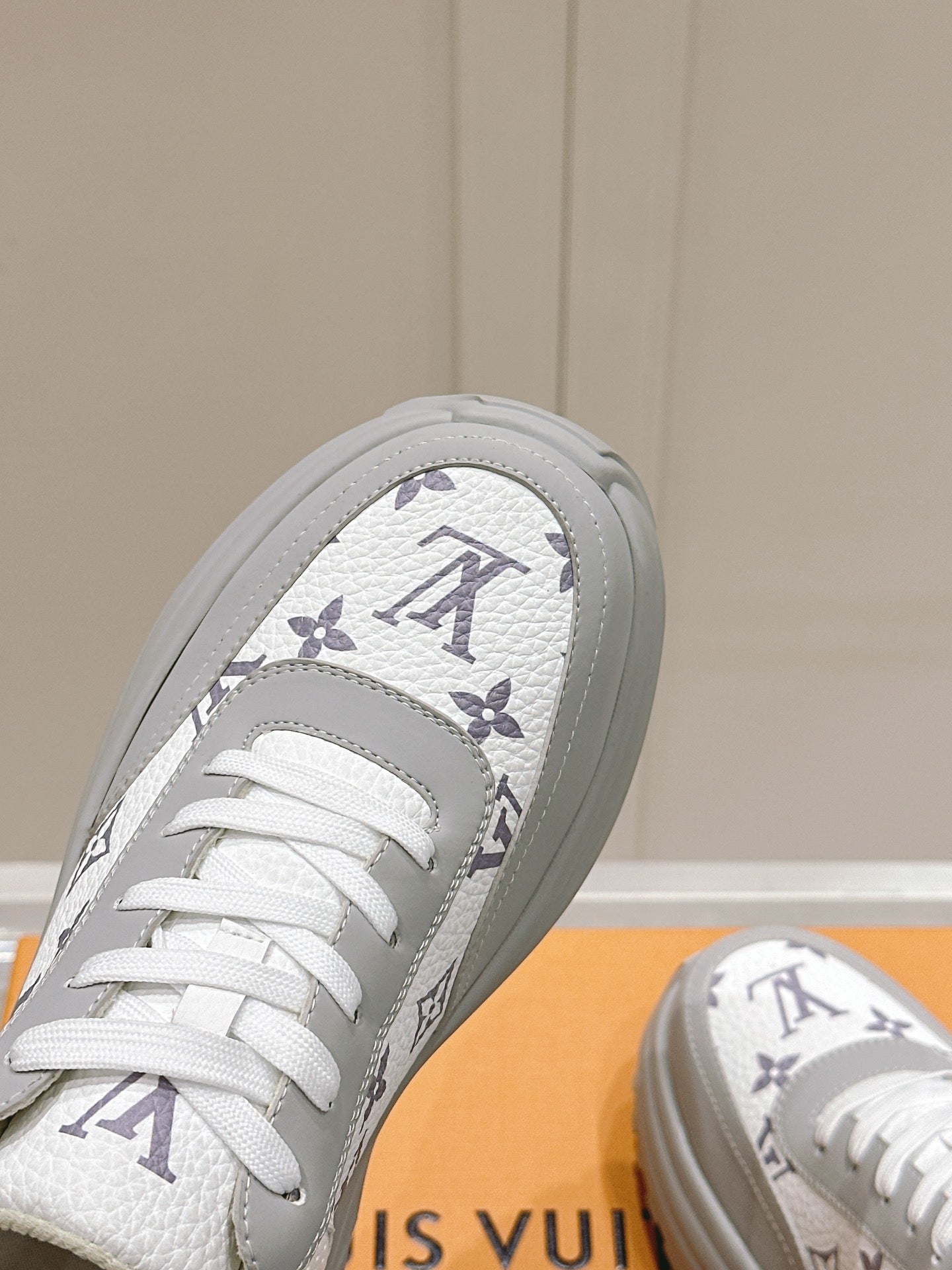 RUN AWAY SNEAKER IN DOVE GRAY MIX WHITE CALFSKIN - 35