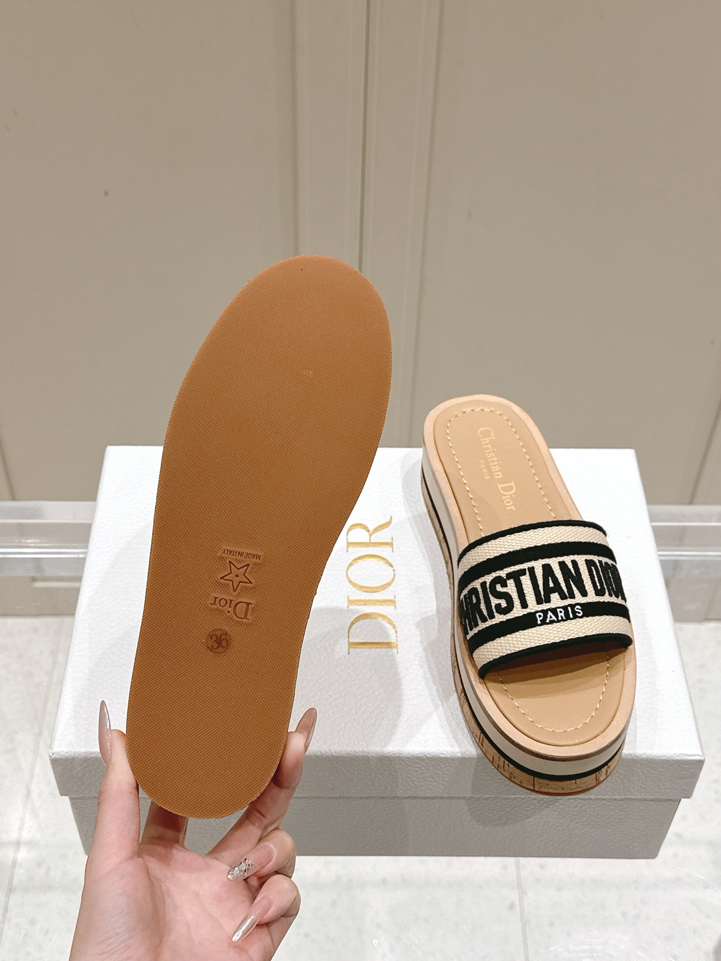 DWAY WEDGE SLIDES 45MM IN BEIGE AND BLACK FABRIC RAFFIA SOLE - 35