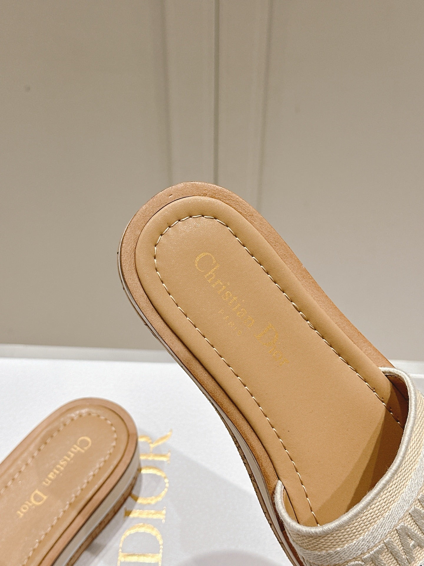 DWAY WEDGE SLIDES 45MM IN BEIGE FABRIC RAFFIA SOLE - 35
