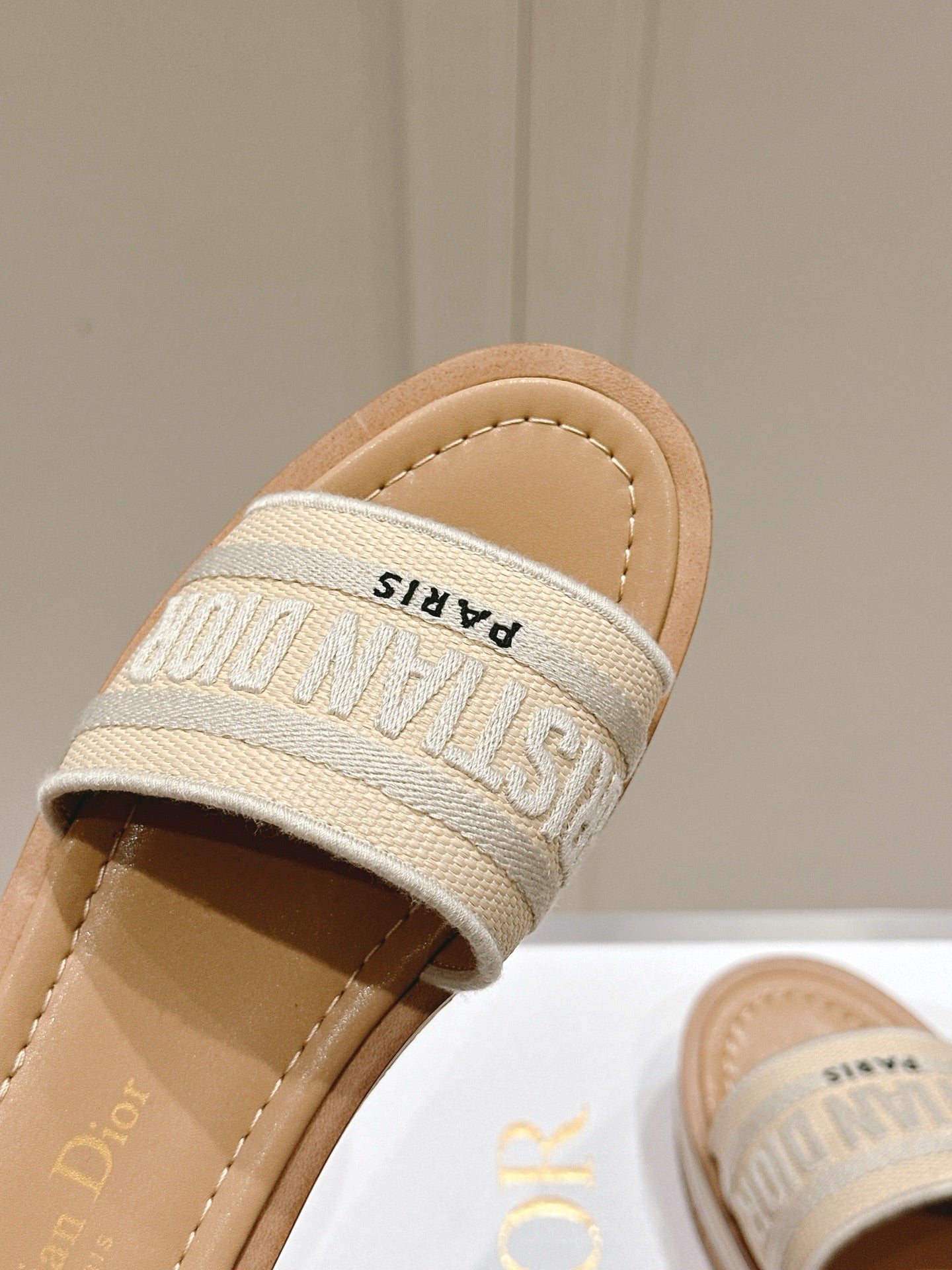 DWAY WEDGE SLIDES 45MM IN BEIGE FABRIC RAFFIA SOLE - 35