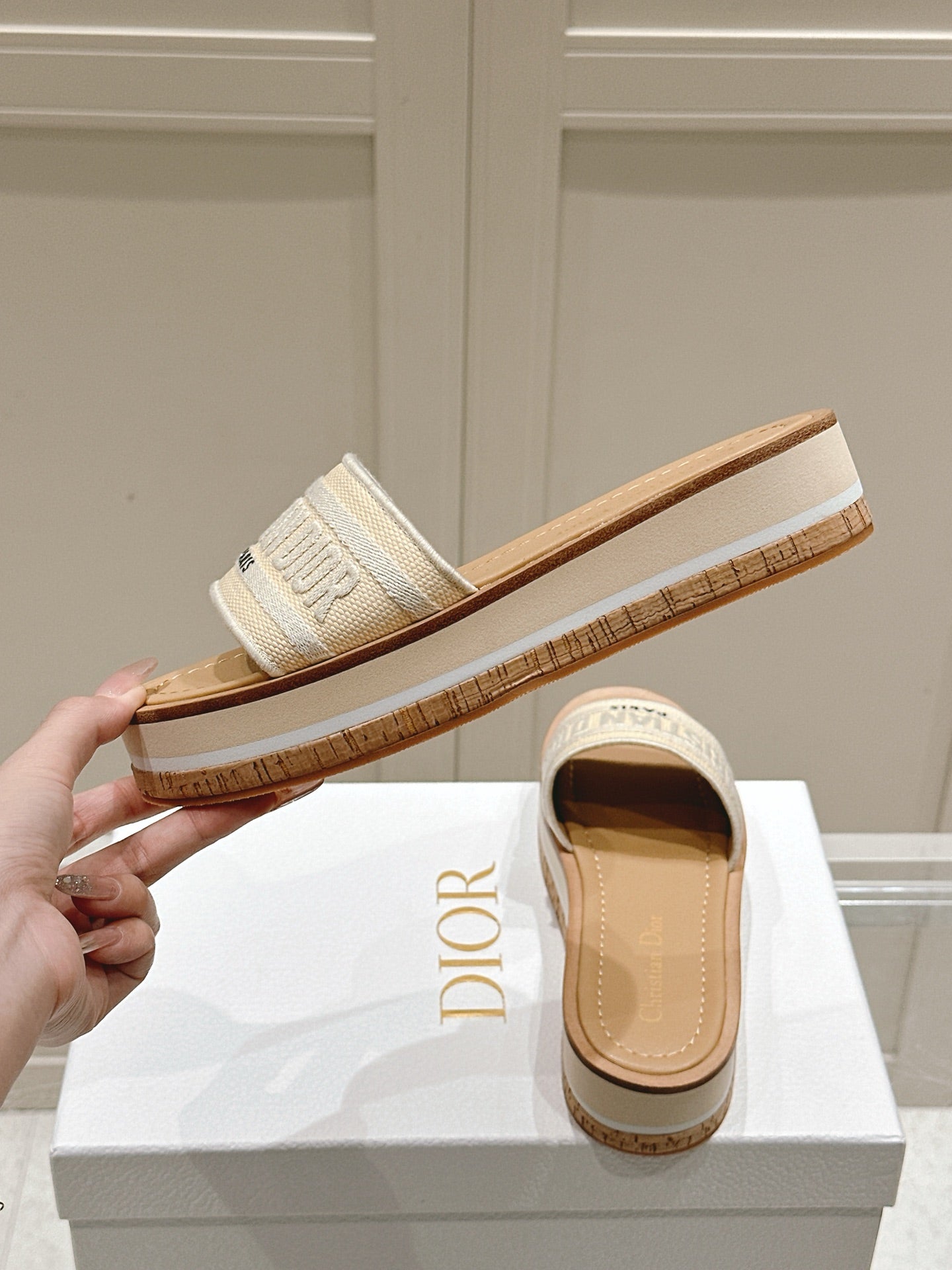 DWAY WEDGE SLIDES 45MM IN BEIGE FABRIC RAFFIA SOLE - 35