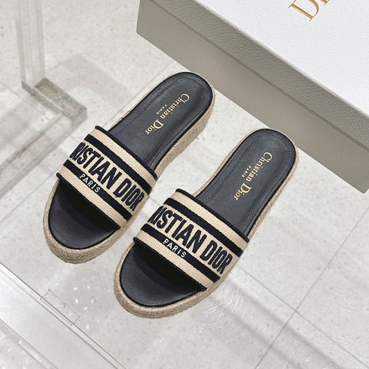 DWAY WEDGE SLIDES 45MM IN BLACK AND BEIGE FABRIC RAFFIA SOLE - 35