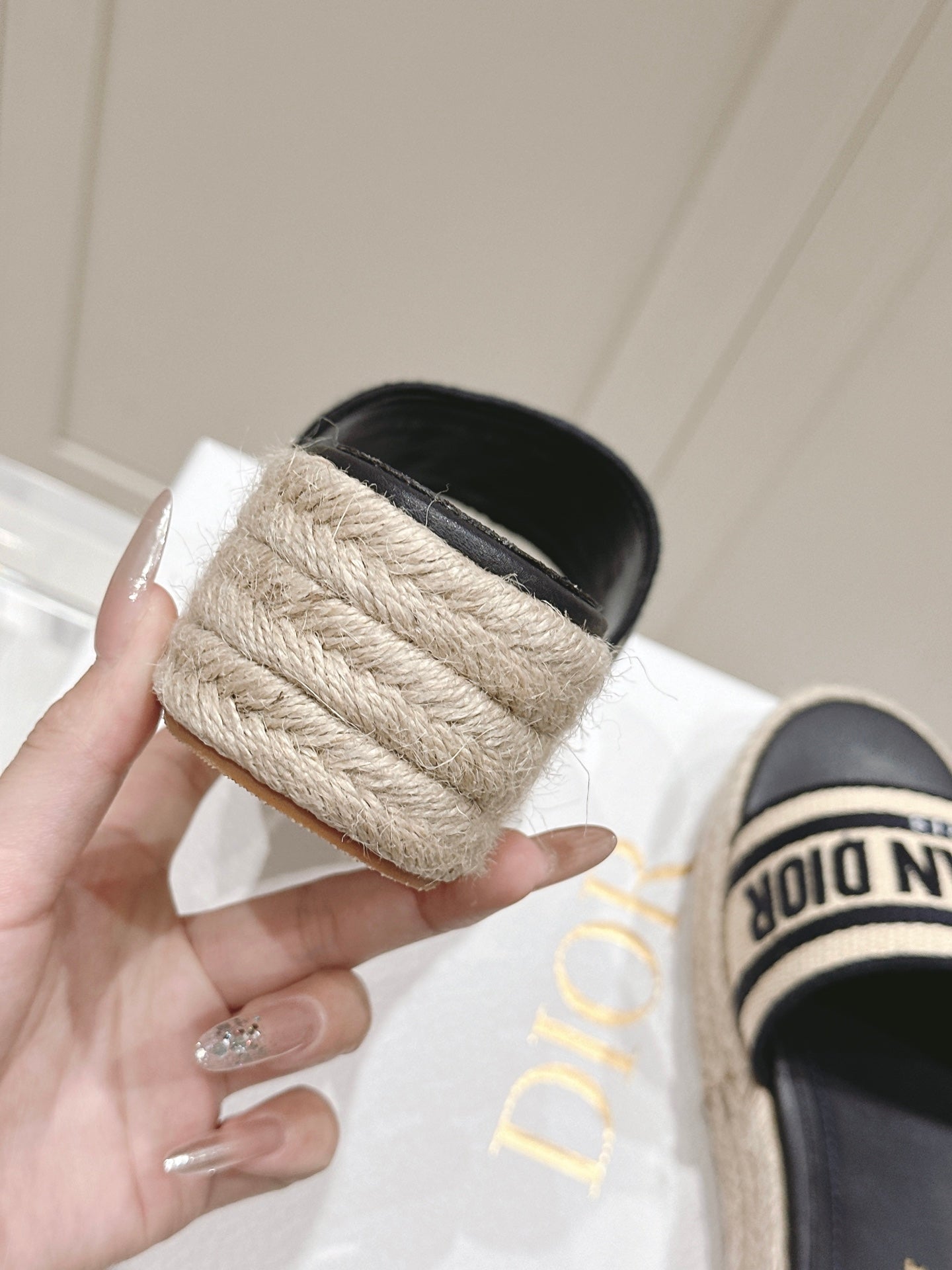 DWAY WEDGE SLIDES 45MM IN BLACK AND BEIGE FABRIC RAFFIA SOLE - 35
