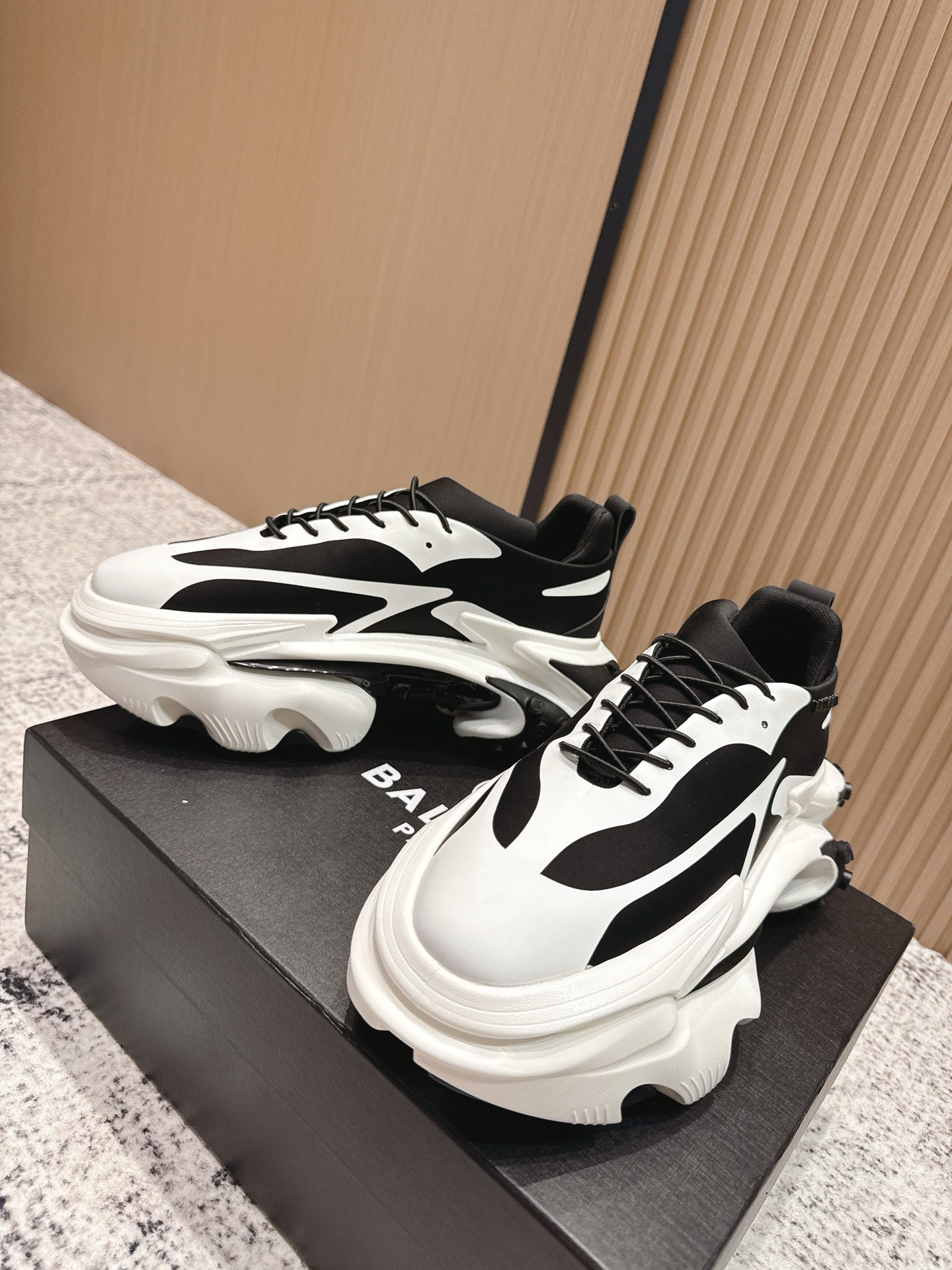 Кросівки BALMAIN 26S 60 ММ З БІЛОЇ ТА ЧОРНОЇ ТЕЛЯЧОЇ ШКІРИ