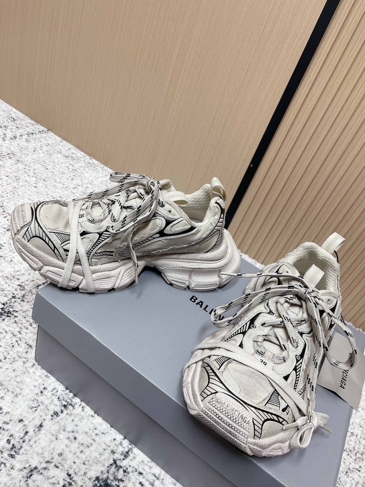BALENCIAGA 25S 3XL SNEAKERS IN LIGHT TAUPE MIX BLACK PU LEATHER - 36