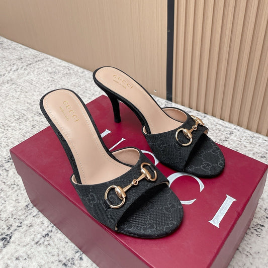 Босоніжки GUCCI 26S на високих підборах 85 мм з чорного канвасу