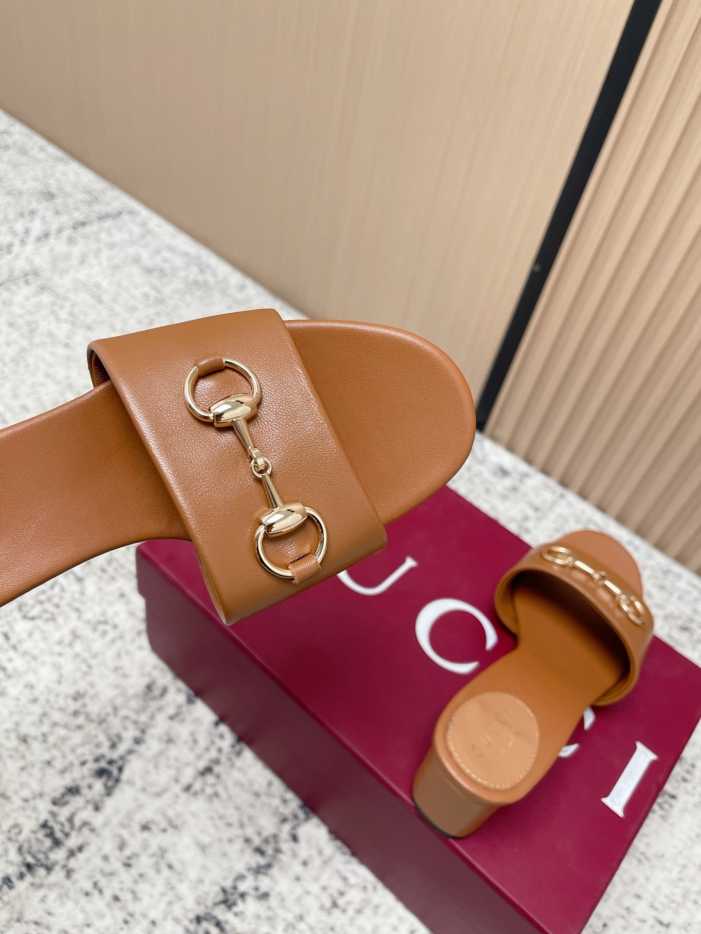GUCCI 26S HORSEBIT MID-HEEL SANDALS IN BROWN CALFSKIN