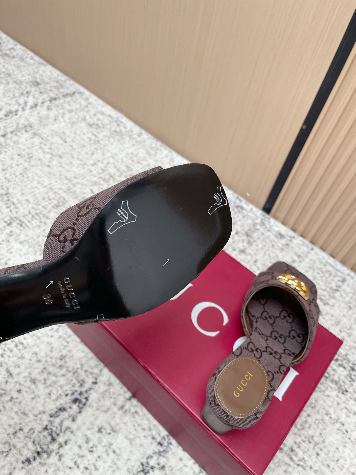 GUCCI 26S HIGH HEELS IN DARK BROWN CANVAS WITH GOLD HARDWARE