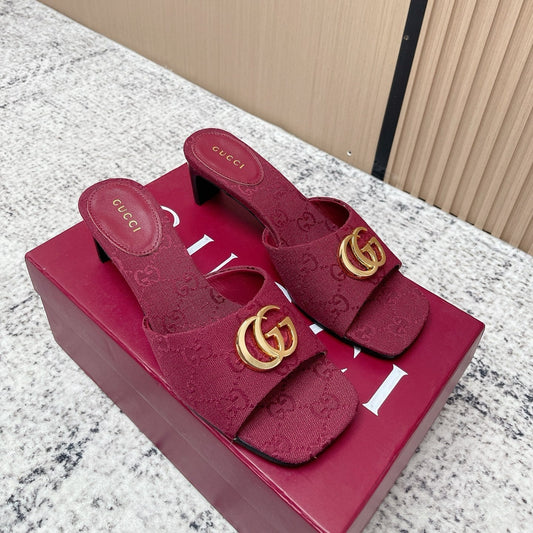 ТУФЛІ НА ВИСОКИХ ПІДБОРАХ GUCCI 26S З ТЕМНО-ЧЕРВОНОГО ПОЛОТНА ІЗ ЗОЛОТОЮ ФУРНІТУРОЮ