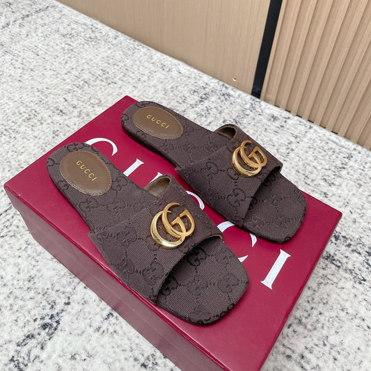 Шльопки GUCCI 26S з темно-коричневого канвасу