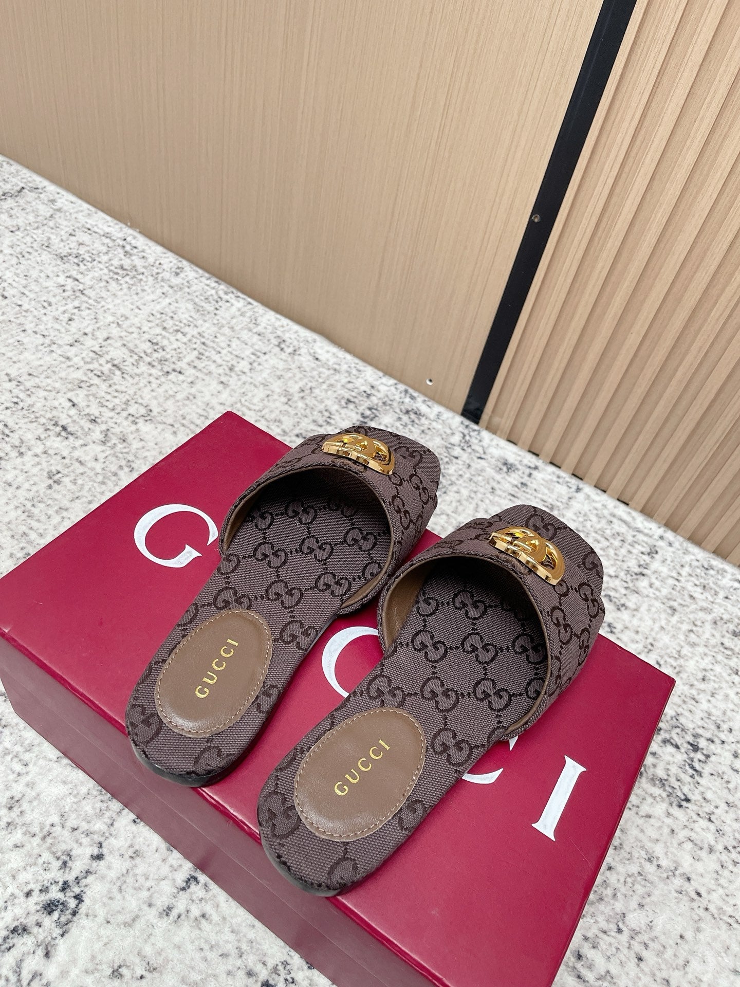 GUCCI 26S SLIDE SANDAL IN DARK BROWN CANVAS