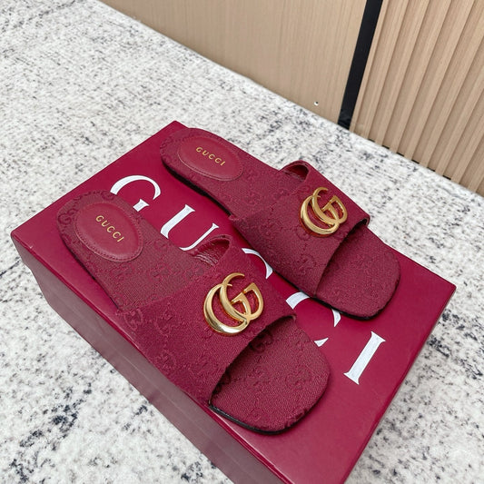 ШЛЬОПАНЦІ GUCCI 26S З ТЕМНО-ЧЕРВОНОГО ПОЛОТНА
