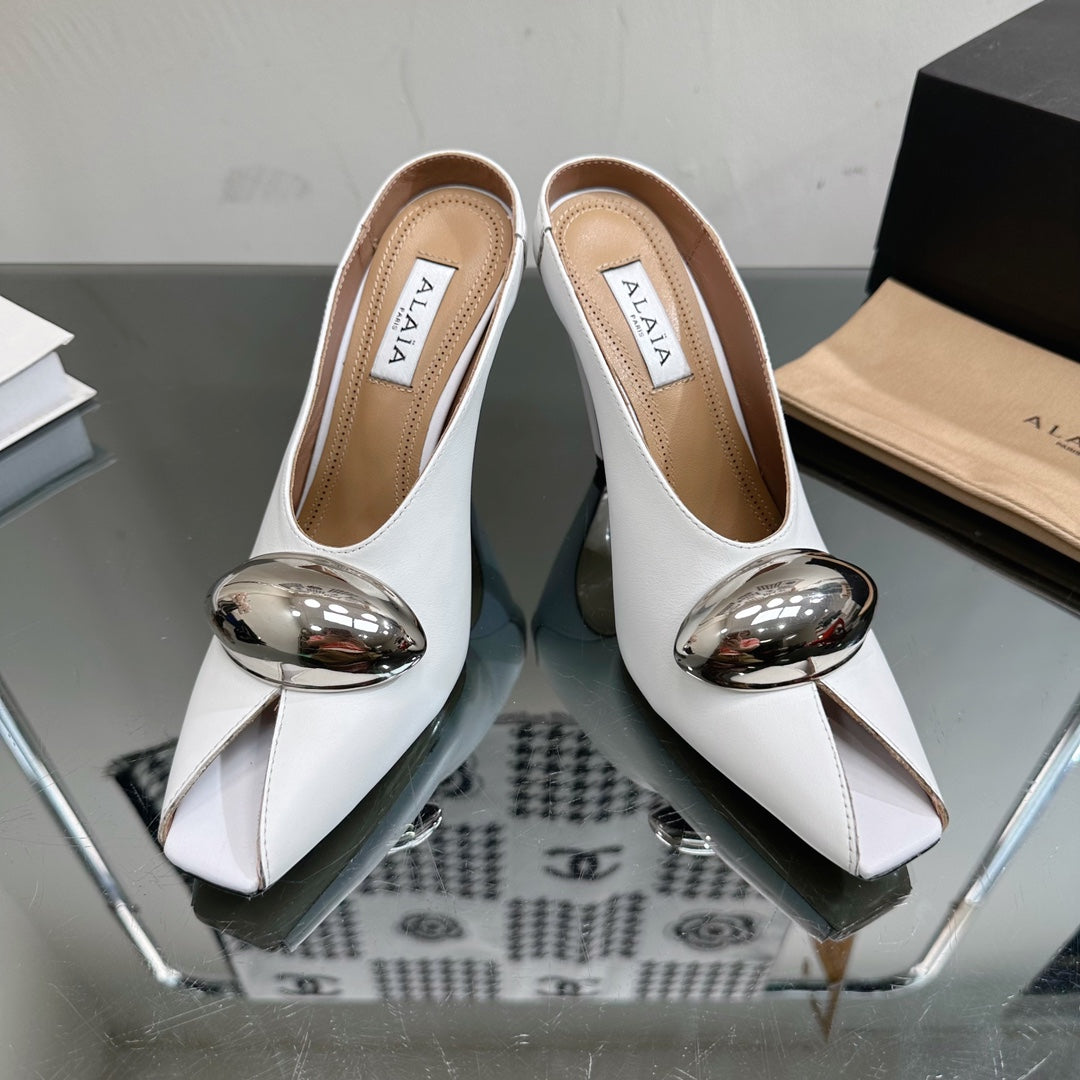 ALAIA AZZEDINE HIGH HEELS IN WHITE CALFSKIN WITH GOLD HARDWARE - 35