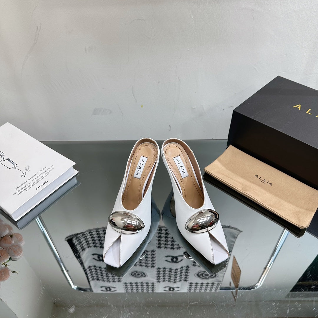 ALAIA AZZEDINE HIGH HEELS IN WHITE CALFSKIN WITH GOLD HARDWARE - 35