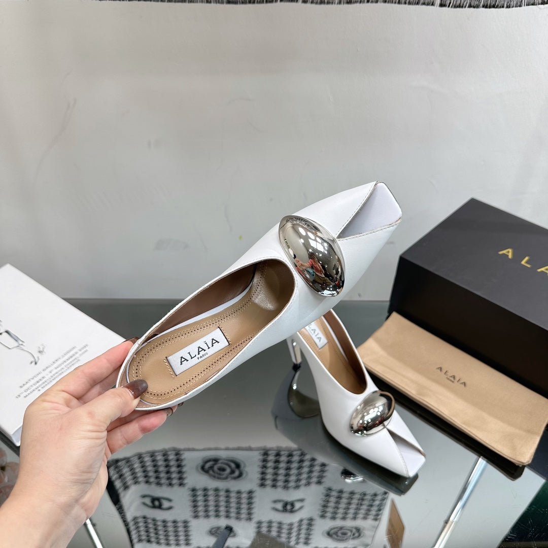 ALAIA AZZEDINE HIGH HEELS IN WHITE CALFSKIN WITH GOLD HARDWARE - 35
