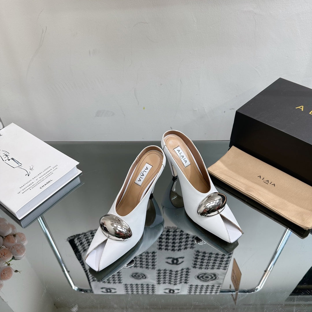 ALAIA AZZEDINE HIGH HEELS IN WHITE CALFSKIN WITH GOLD HARDWARE - 35