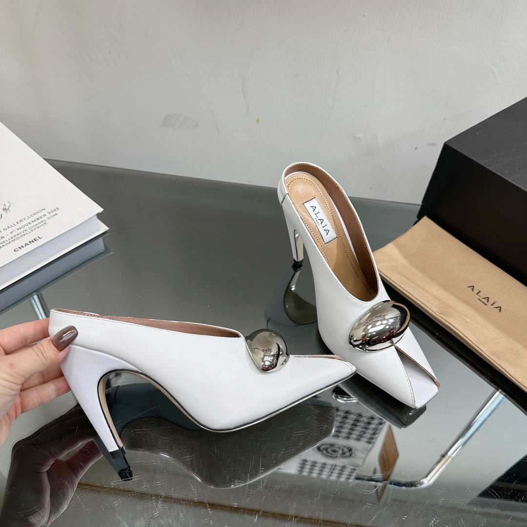 ALAIA AZZEDINE HIGH HEELS IN WHITE CALFSKIN WITH GOLD HARDWARE - 35