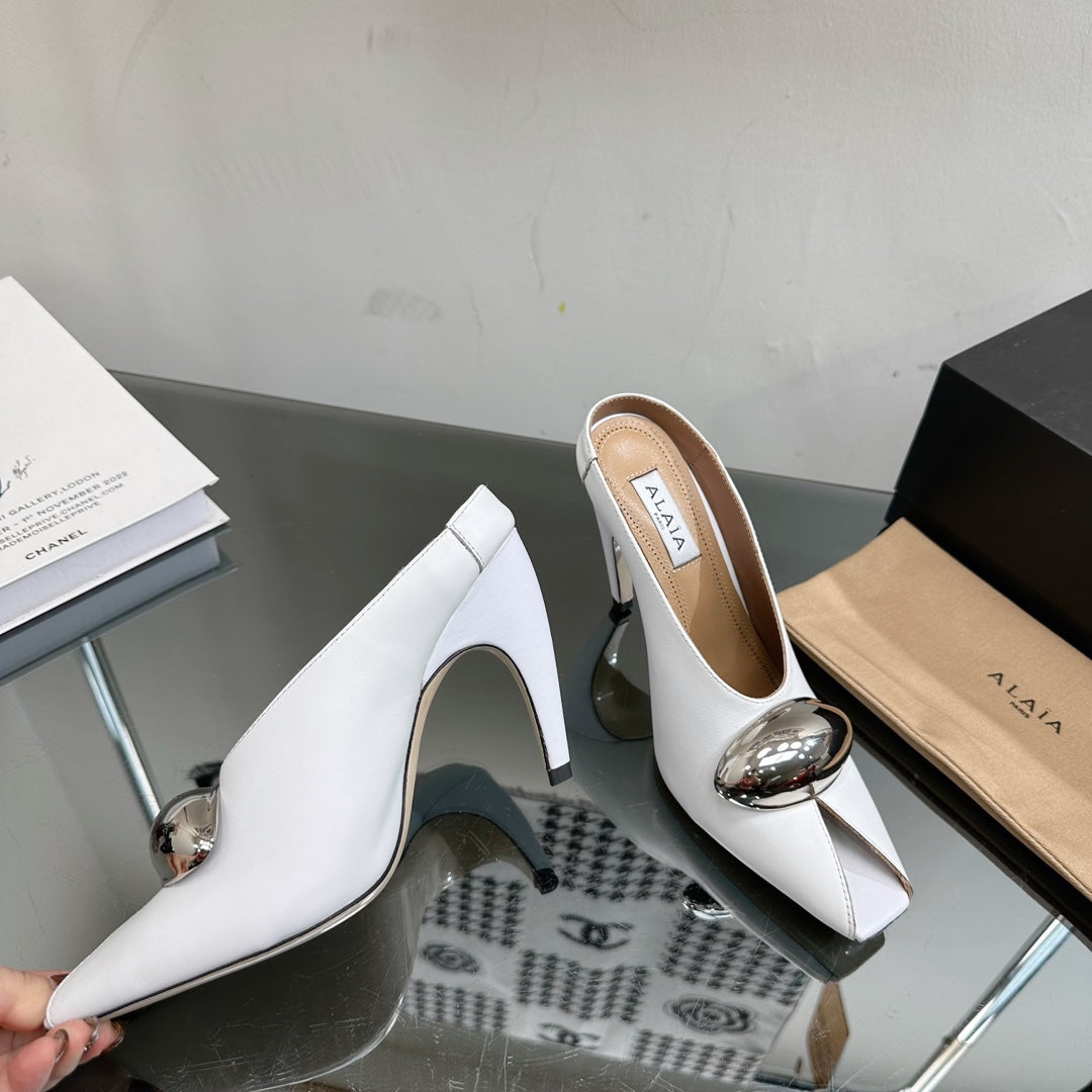 ALAIA AZZEDINE HIGH HEELS IN WHITE CALFSKIN WITH GOLD HARDWARE - 35