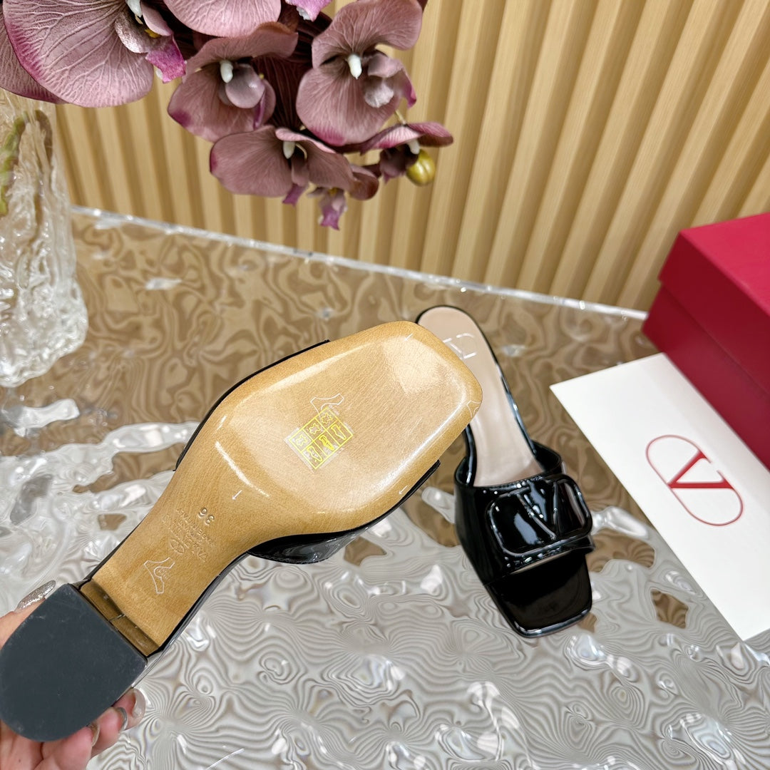 VLOGO SIGNATURE HIGH SHINE OPEN TOE SANDALS 60 MM IN BLACK CALFSKIN - 35