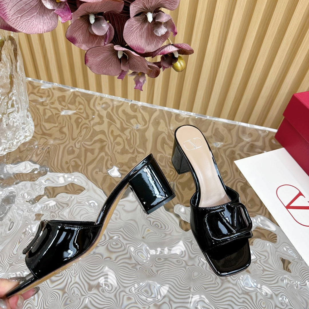VLOGO SIGNATURE HIGH SHINE OPEN TOE SANDALS 60 MM IN BLACK CALFSKIN - 35