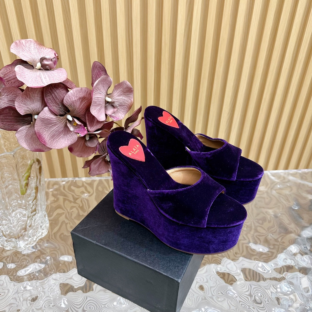 ALAIA PLATFORM WEDGE IN VIOLET PURPLE VELVET WITH HEART EMBROIDERED - 35