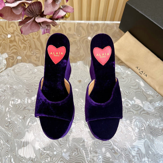 ALAIA PLATFORM WEDGE IN VIOLET PURPLE VELVET WITH HEART EMBROIDERED - 35