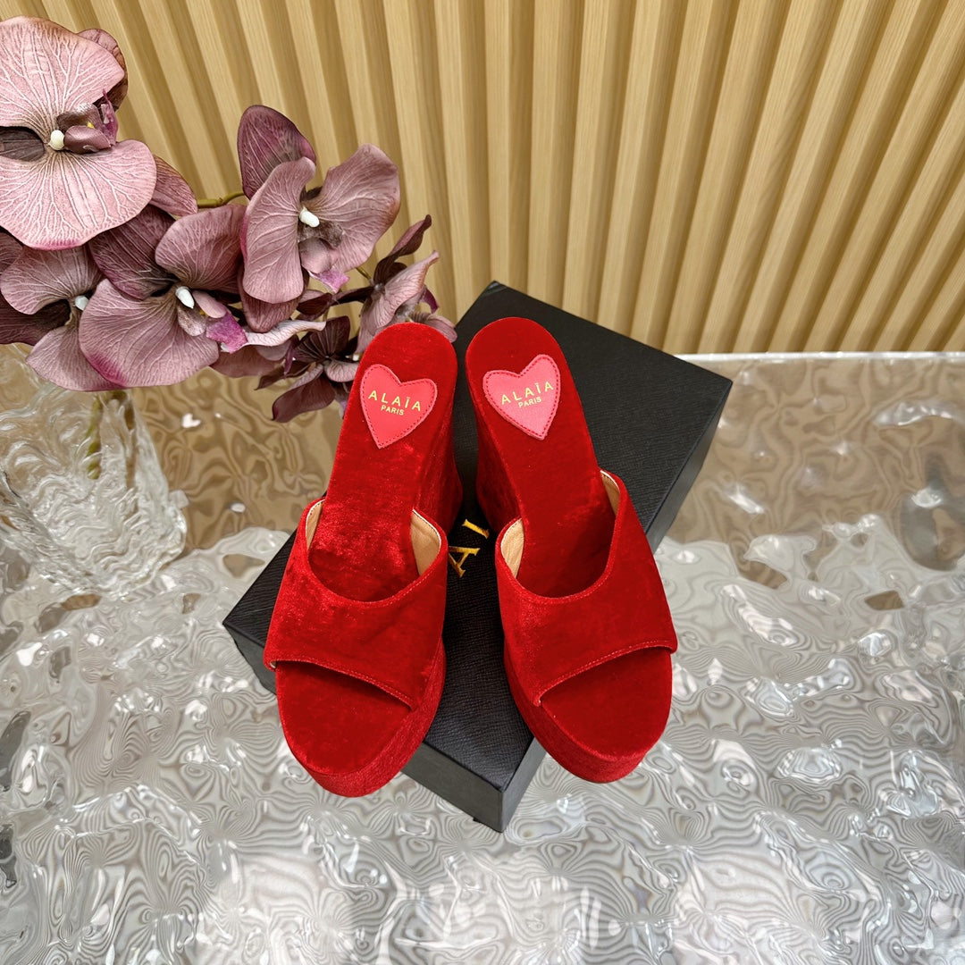 ALAIA PLATFORM WEDGE IN CHERRY RED VELVET WITH HEART EMBROIDERED - 35