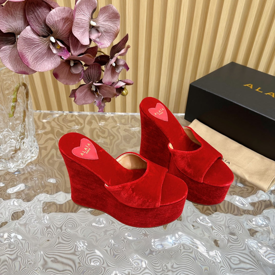 ALAIA PLATFORM WEDGE IN CHERRY RED VELVET WITH HEART EMBROIDERED - 35