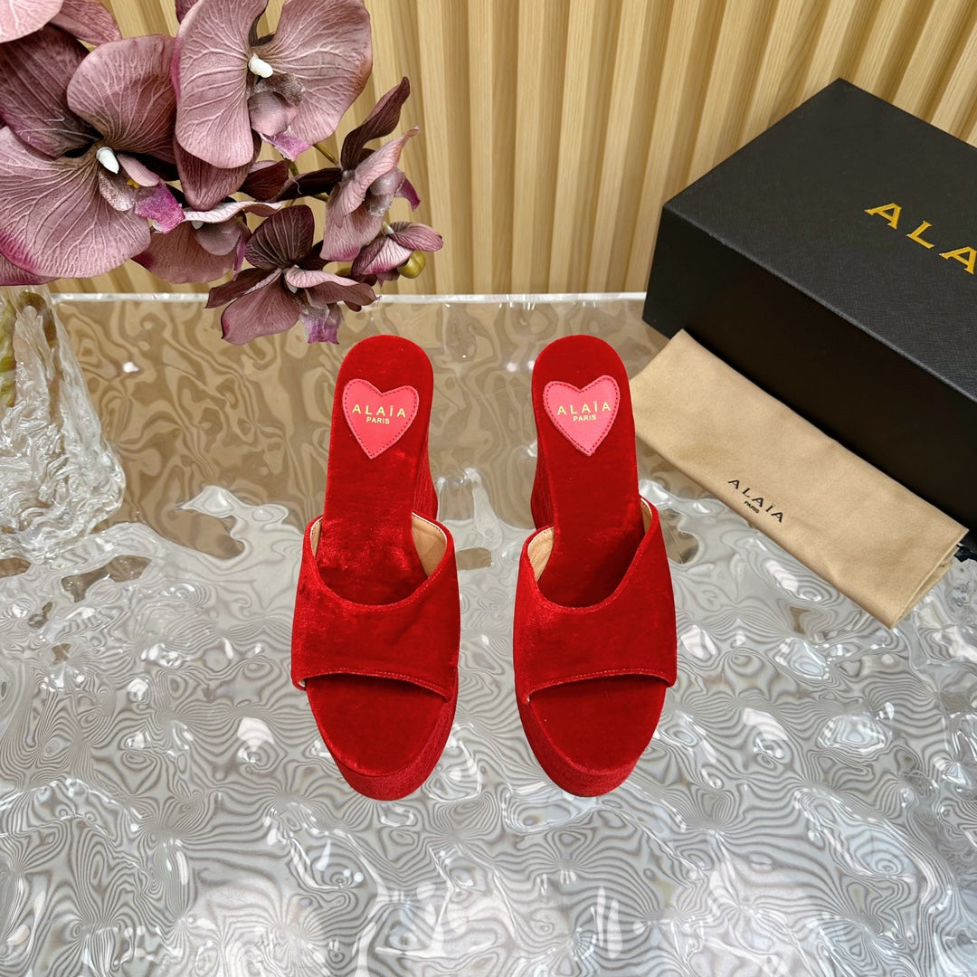ALAIA PLATFORM WEDGE IN CHERRY RED VELVET WITH HEART EMBROIDERED - 35
