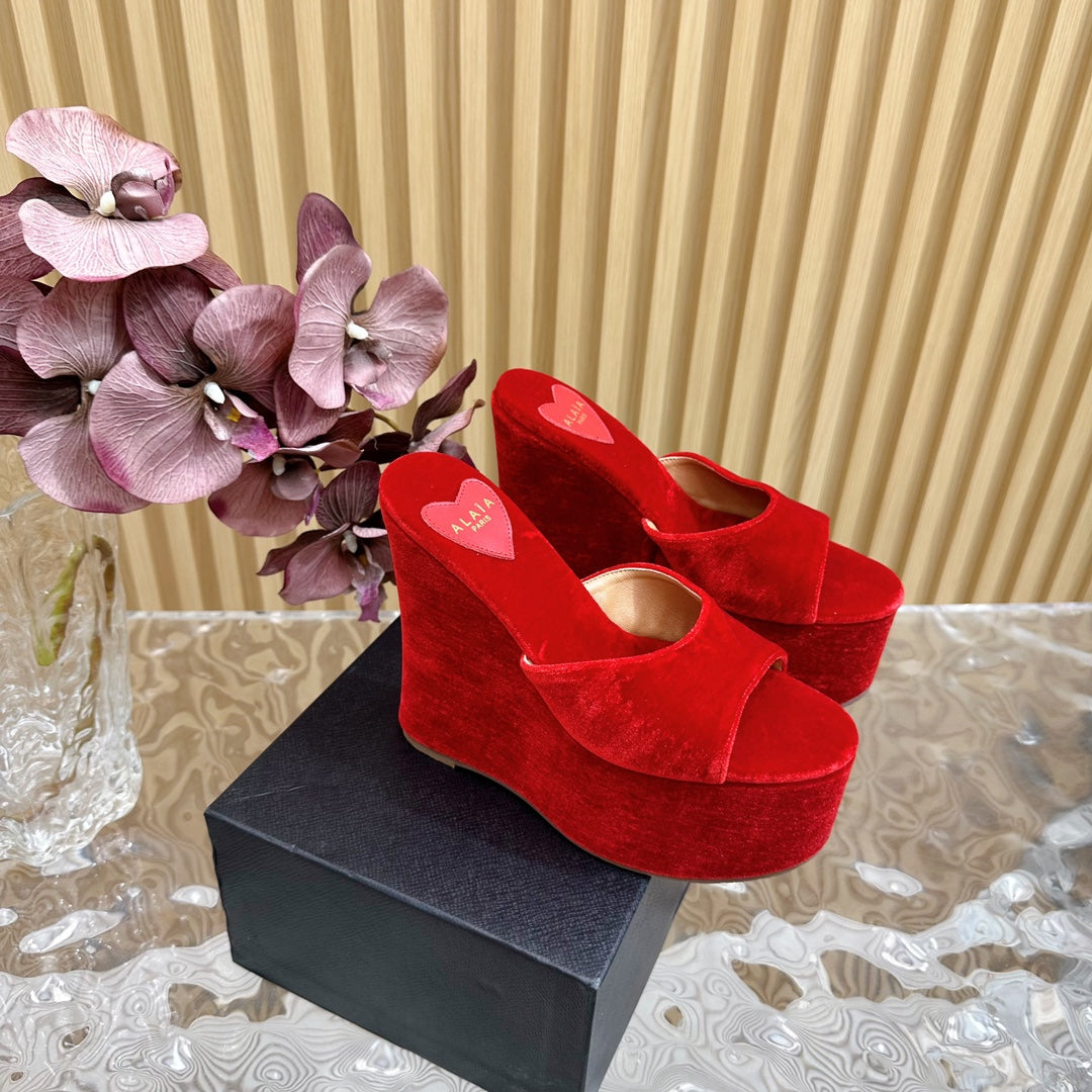 ALAIA PLATFORM WEDGE IN CHERRY RED VELVET WITH HEART EMBROIDERED - 35