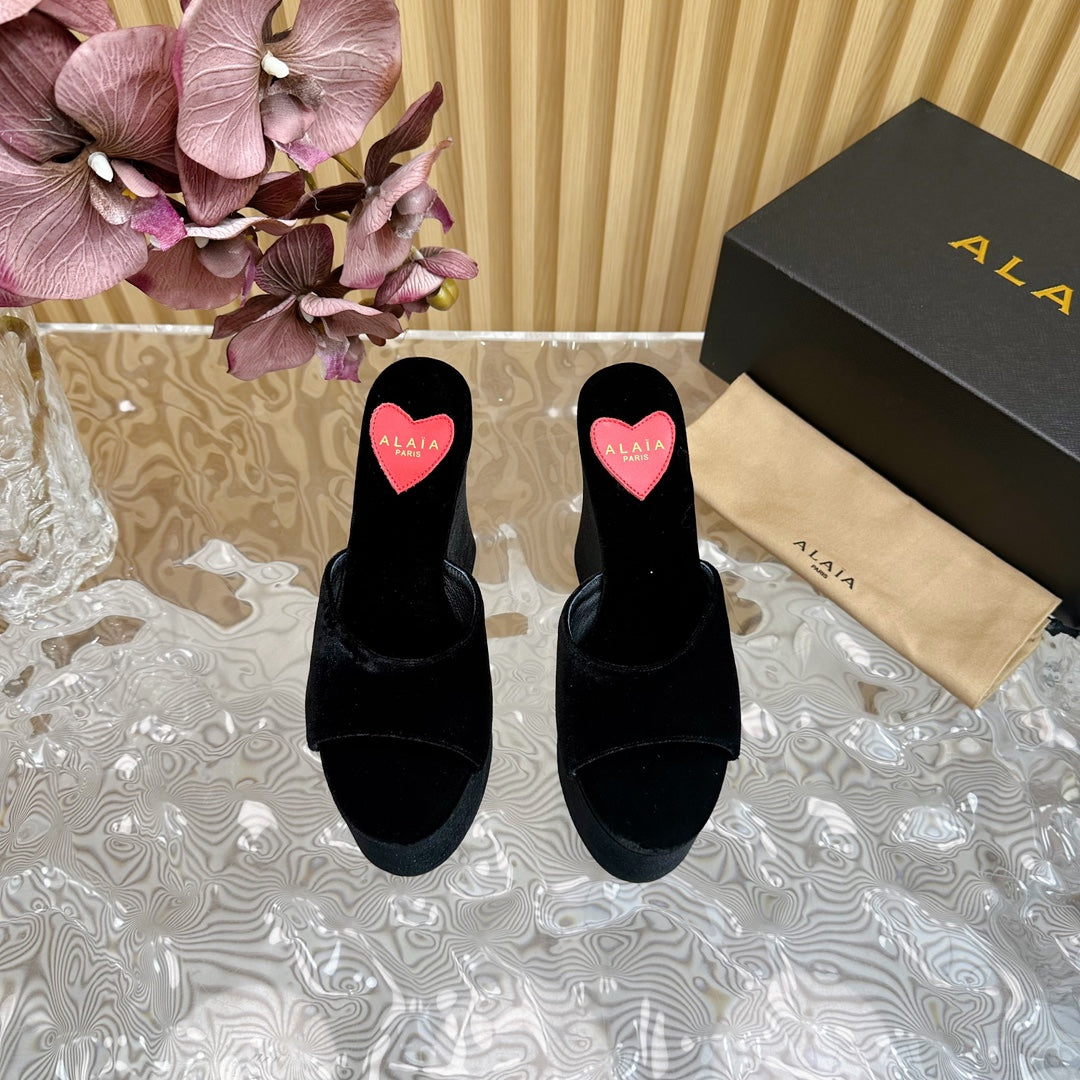 ALAIA PLATFORM WEDGE IN BLACK VELVET WITH HEART EMBROIDERED - 35