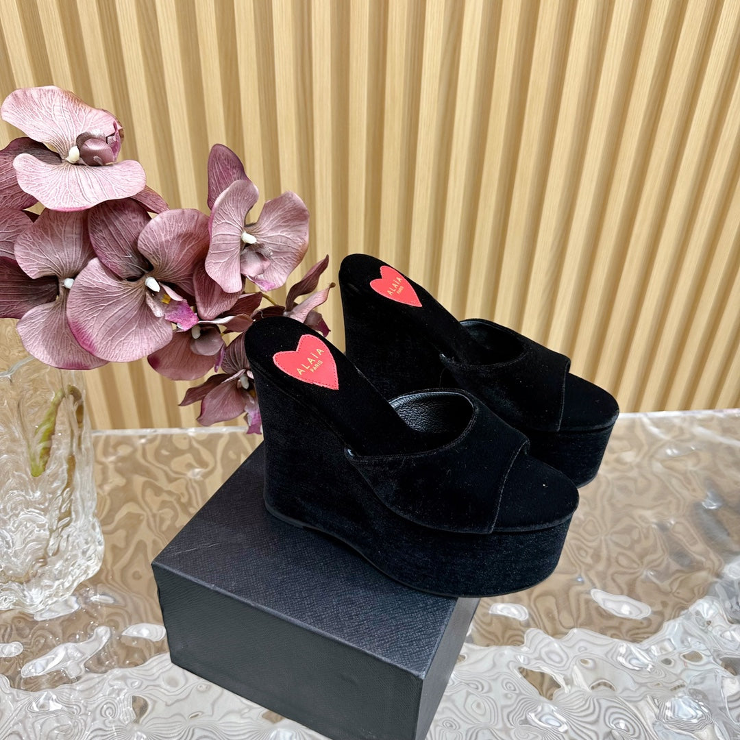 ALAIA PLATFORM WEDGE IN BLACK VELVET WITH HEART EMBROIDERED - 35