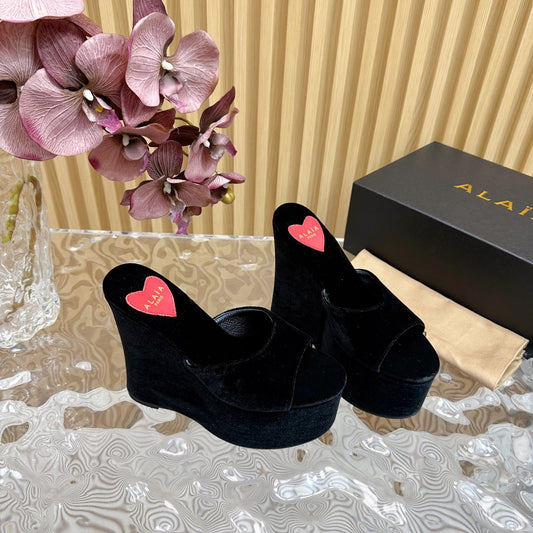 ALAIA PLATFORM WEDGE IN BLACK VELVET WITH HEART EMBROIDERED - 35