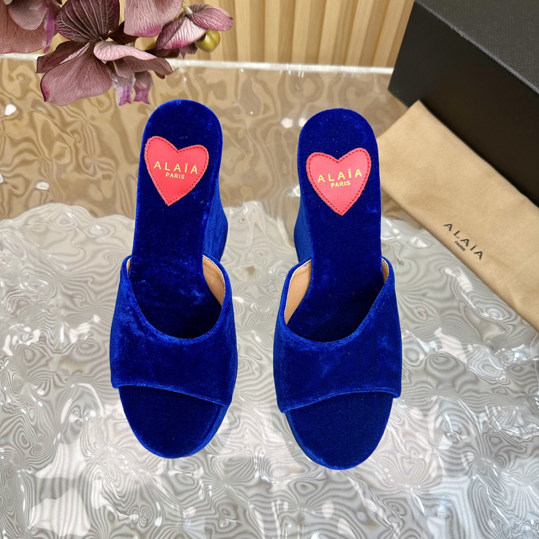 ALAIA PLATFORM WEDGE IN COBALT BLUE VELVET WITH HEART EMBROIDERED - 35