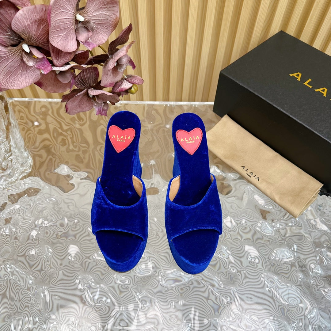ALAIA PLATFORM WEDGE IN COBALT BLUE VELVET WITH HEART EMBROIDERED - 35