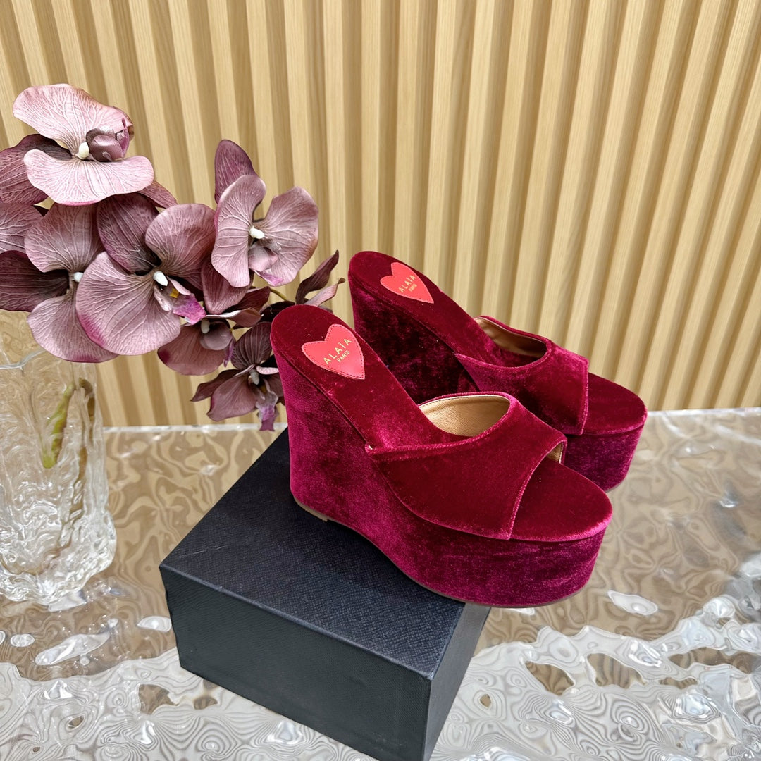 ALAIA PLATFORM WEDGE IN JAM PURPLE VELVET WITH HEART EMBROIDERED - 35