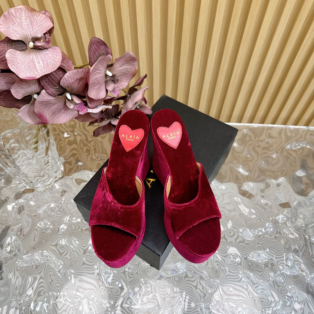 ALAIA PLATFORM WEDGE IN JAM PURPLE VELVET WITH HEART EMBROIDERED - 35