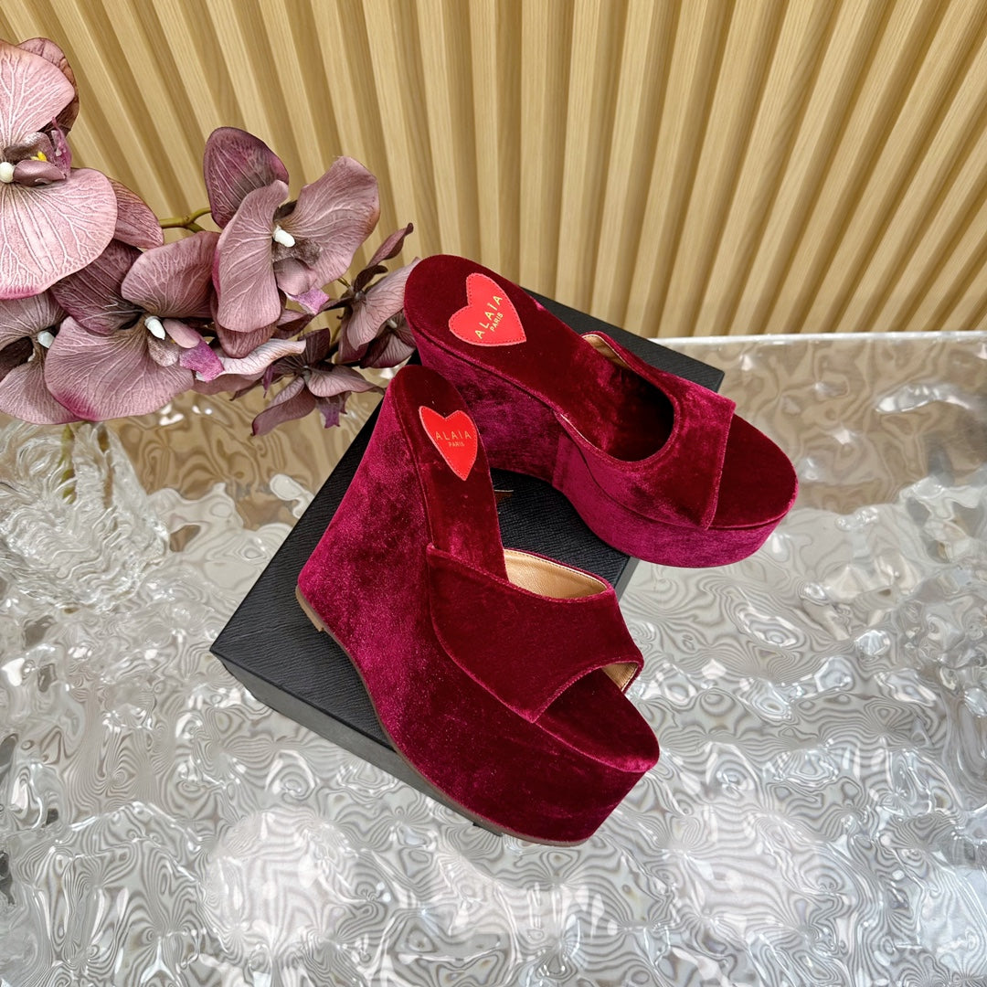 ALAIA PLATFORM WEDGE IN JAM PURPLE VELVET WITH HEART EMBROIDERED - 35