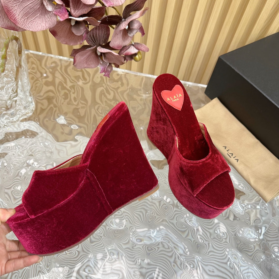 ALAIA PLATFORM WEDGE IN JAM PURPLE VELVET WITH HEART EMBROIDERED - 35