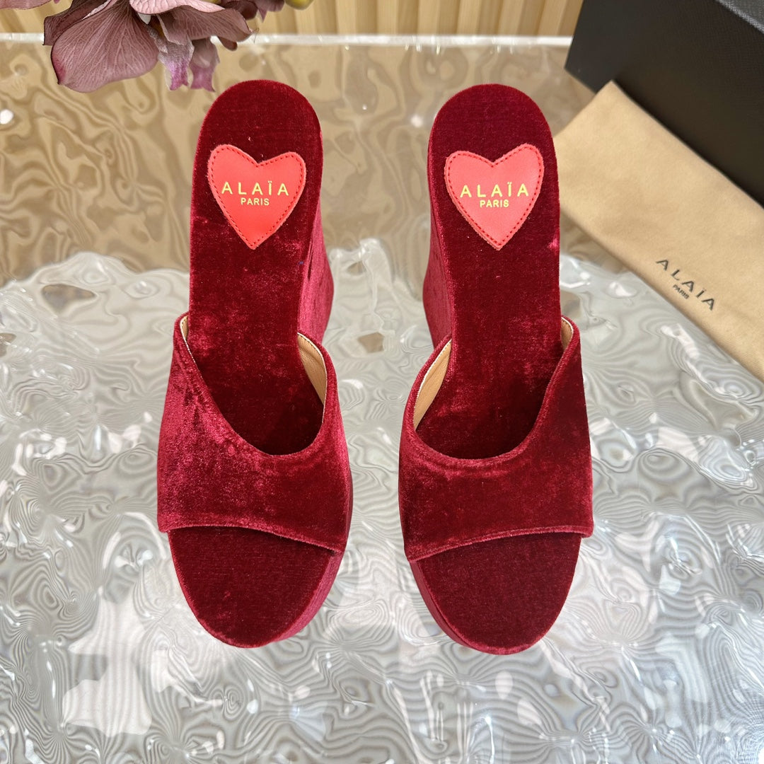 ALAIA PLATFORM WEDGE IN JAM PURPLE VELVET WITH HEART EMBROIDERED - 35