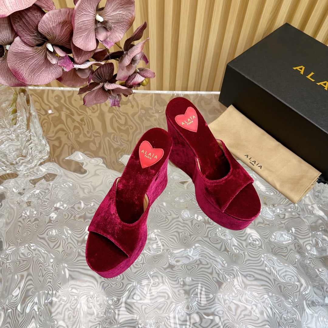 ALAIA PLATFORM WEDGE IN JAM PURPLE VELVET WITH HEART EMBROIDERED - 35