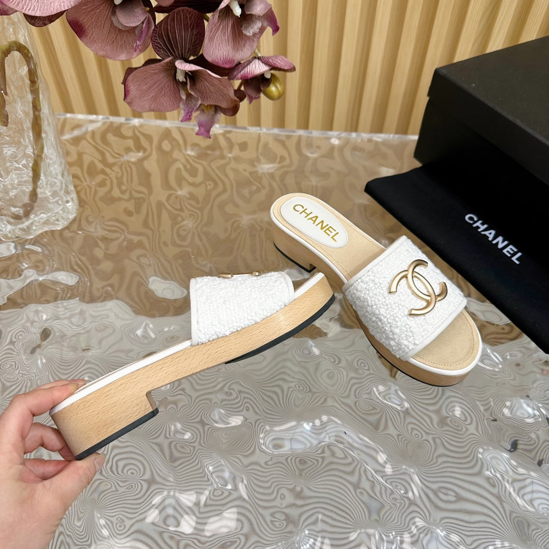 PLATFORM SLIPPERS IN WHITE TWEED AND LAMBSKIN - 35