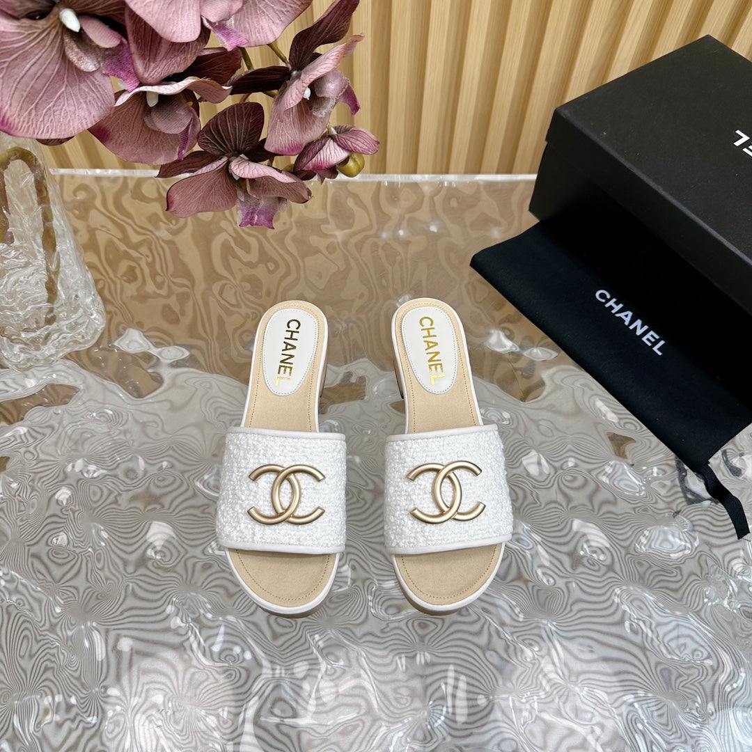 PLATFORM SLIPPERS IN WHITE TWEED AND LAMBSKIN - 35