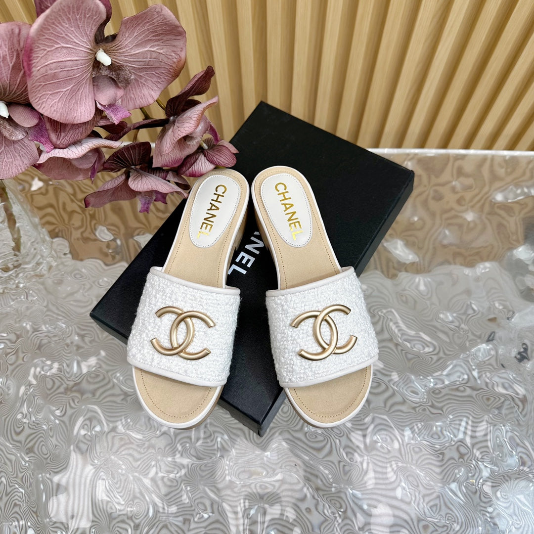 PLATFORM SLIPPERS IN WHITE TWEED AND LAMBSKIN - 35