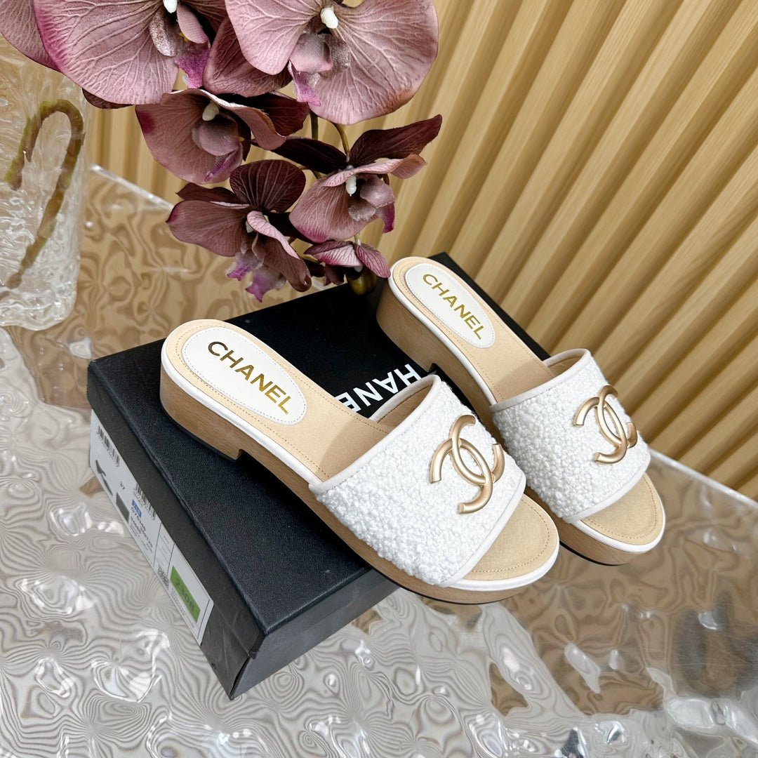 PLATFORM SLIPPERS IN WHITE TWEED AND LAMBSKIN - 35