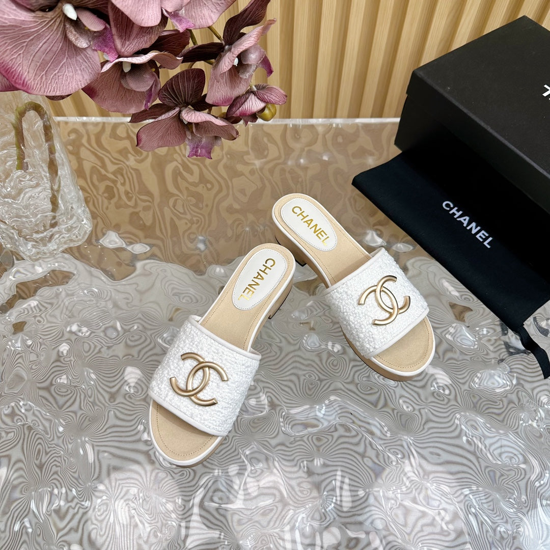 PLATFORM SLIPPERS IN WHITE TWEED AND LAMBSKIN - 35