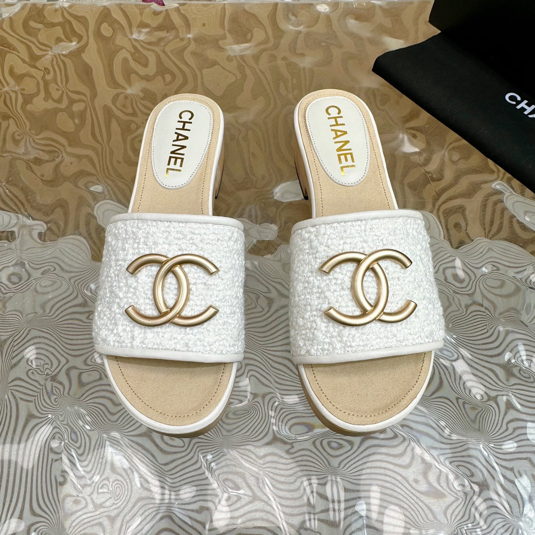 PLATFORM SLIPPERS IN WHITE TWEED AND LAMBSKIN - 35
