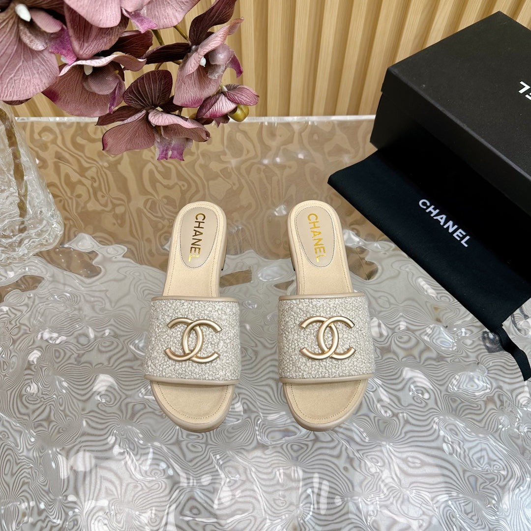 PLATFORM SLIPPERS IN LIGHT GREY TWEED AND LAMBSKIN - 35