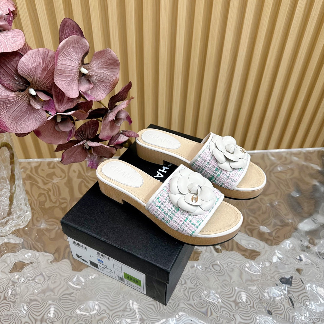 PLATFORM SLIPPERS WITH FLOWER IN WHITE LAMBSKIN - 35