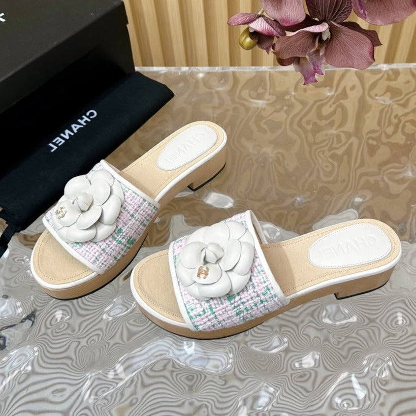 PLATFORM SLIPPERS WITH FLOWER IN WHITE LAMBSKIN - 35